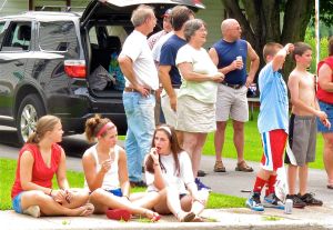 there were many more observers than participants in the parade